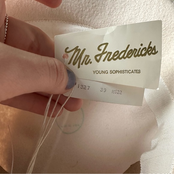 VINTAGE 60’S WOOL JOCKEY HAT IVORY CLOCHE BUCKET BOWLER WINTER FALL - Picture 3 of 11